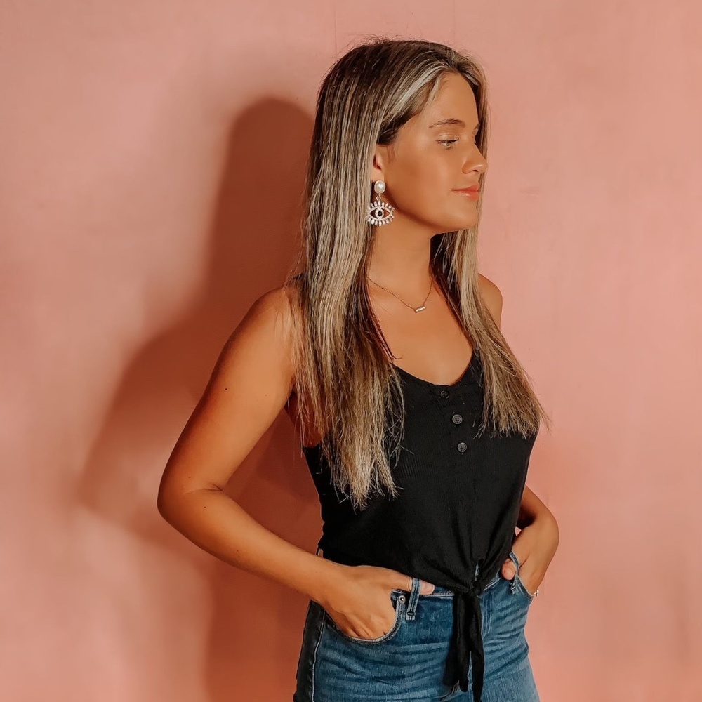 So cute little button down crop top